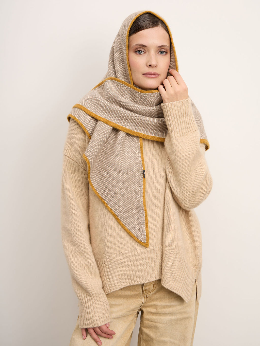 Косынка из кашемира 16-24-213-0C капучино-золото