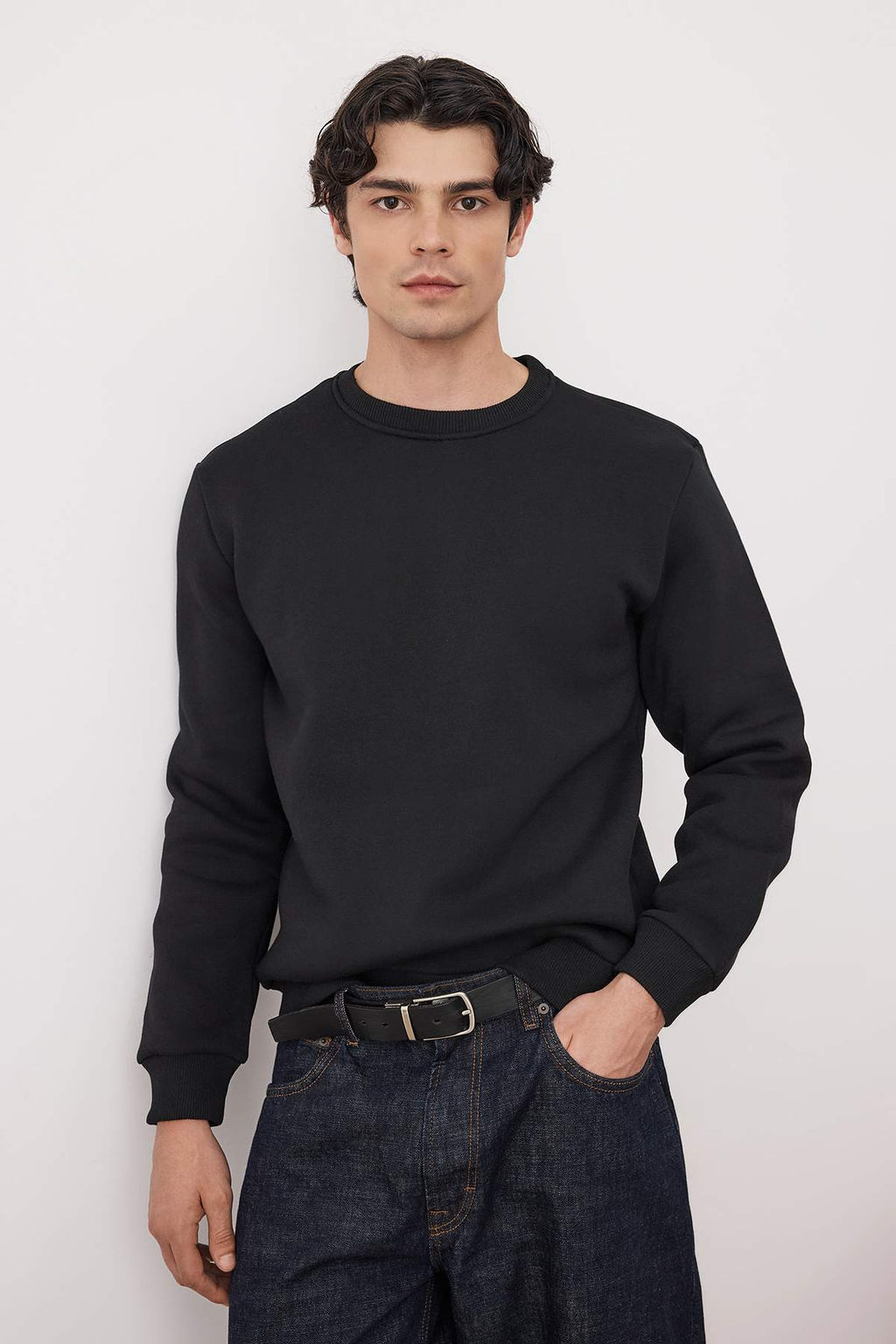 Siyah Regular/Normal Kesim Bisiklet Yaka Kal?n/Ici Sardonlu Sweatshirt TMNAW26SW00018 - Trendyolmilla фото 2