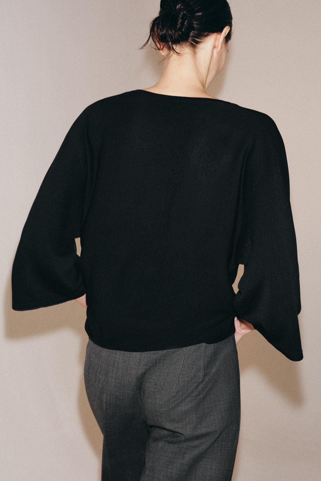 JERSEY PUNTO FLUIDO ESCOTE PICO / Negro - Zara фото 7