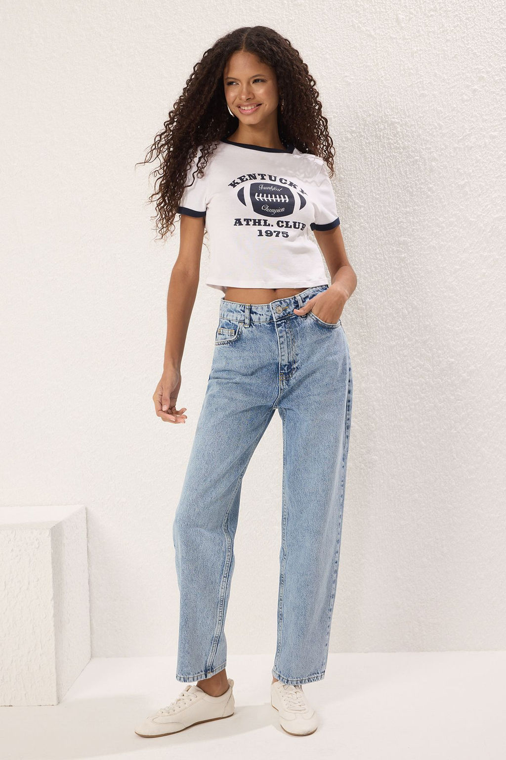 Mavi Yuksek Bel Boru Paca Relaxed Mom Jeans TWOSS25JE00210