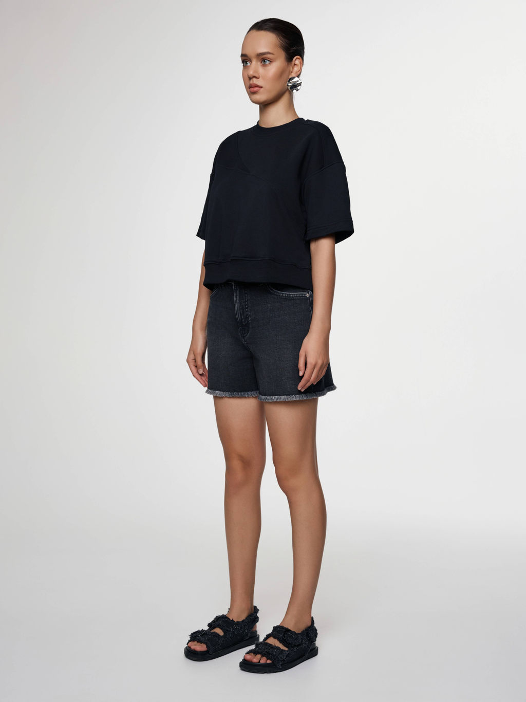 CONTE CON-646 Джинсовые шорты с бахромой washed black