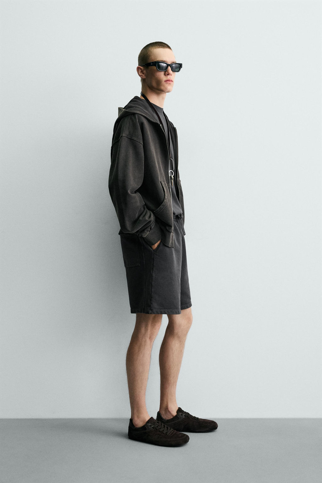 BERMUDA JOGGER B?SICA LAVADA / Antracita oscuro