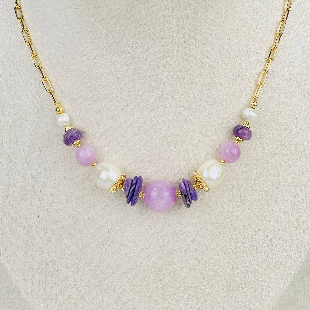 Колье на цепочке из Кунцита, Чароита и Жемчуга - Радуга самоцветов фото 2