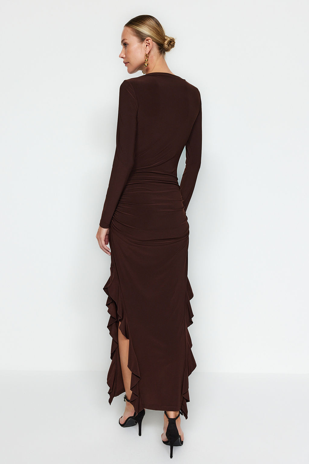 TRENDYOLMILLA Siyah Etegi Volanl? Kay?k Kaya Maxi Esnek Orme Elbise TWOAW24EL00616  фото 6