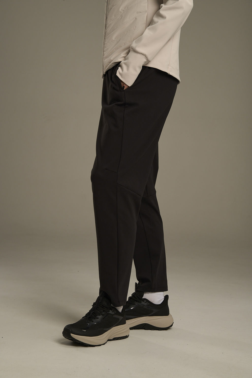 Брюки трикотажные утепленные Черный ANTA RUNNING Knit Track Pants