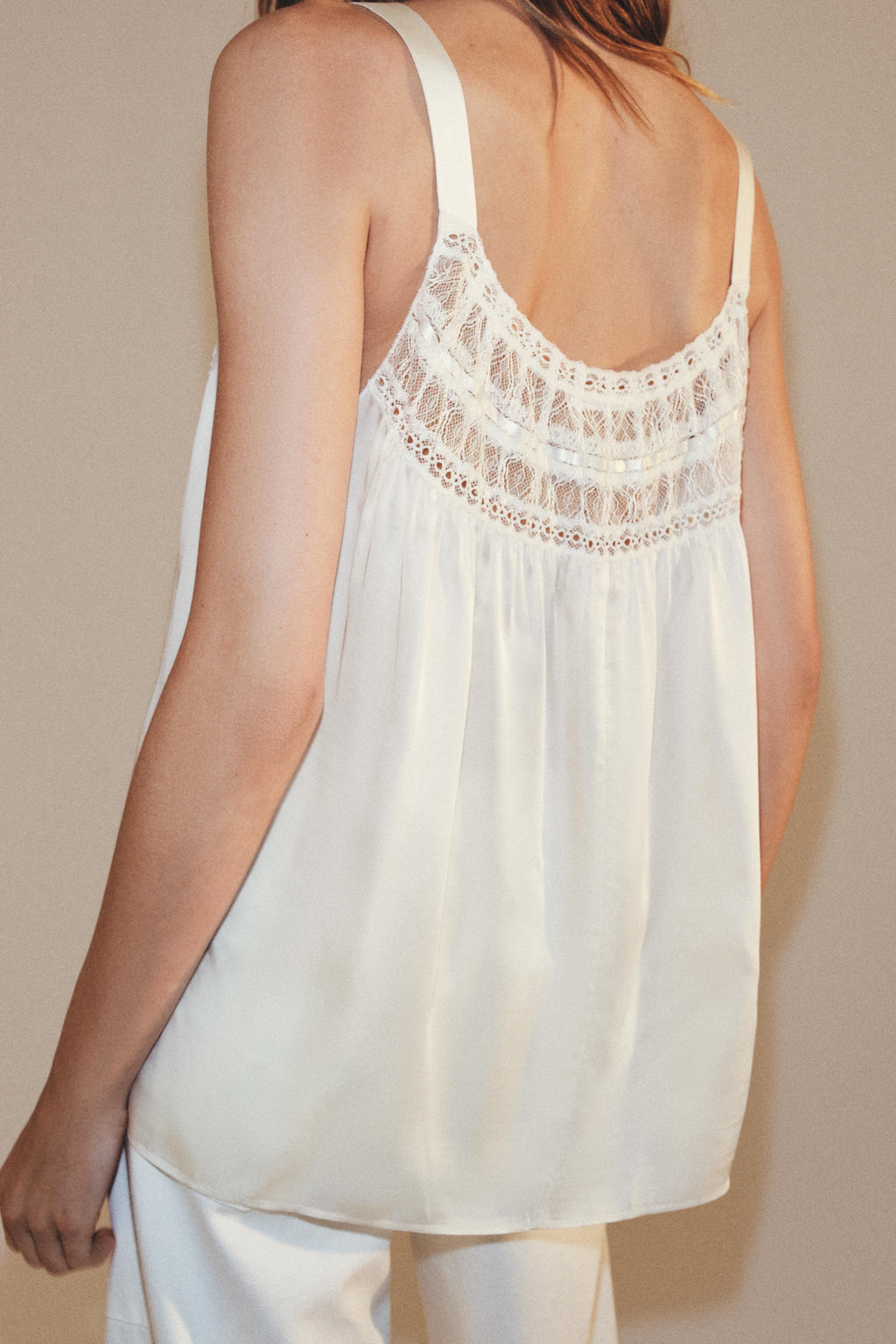 TOP SATINADO ENCAJE ZW COLLECTION / Blanco roto