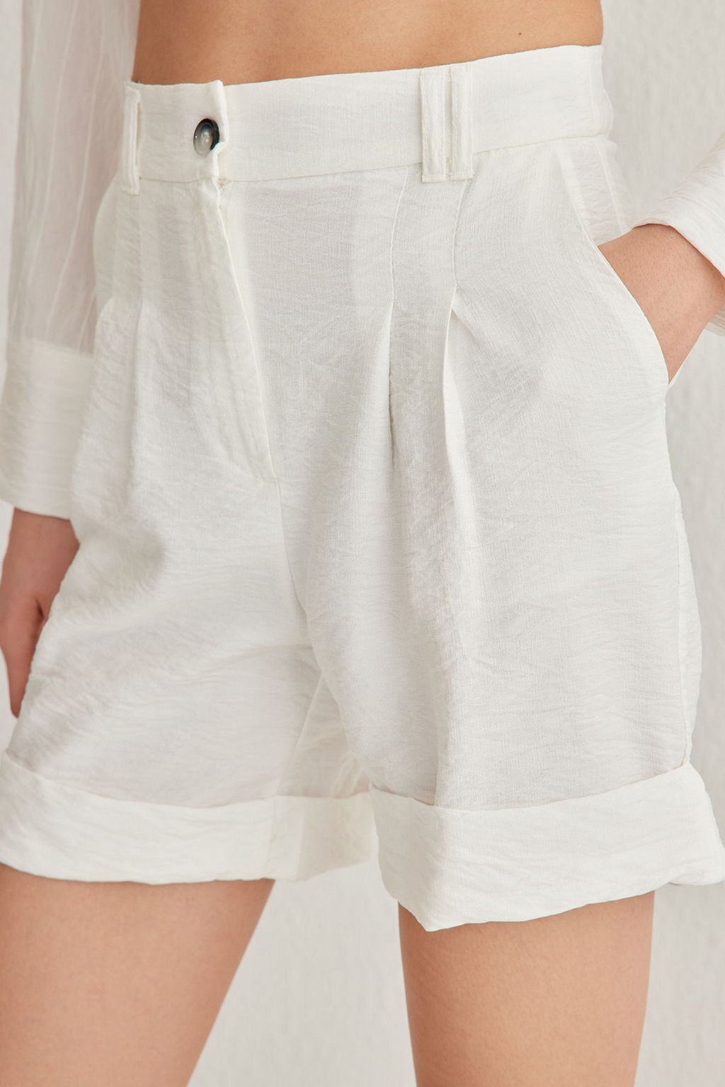 TRENDYOLMILLA Beyaz Pacas? K?v?rmal? Dokuma Sort TWOSS21SR0146  фото 3