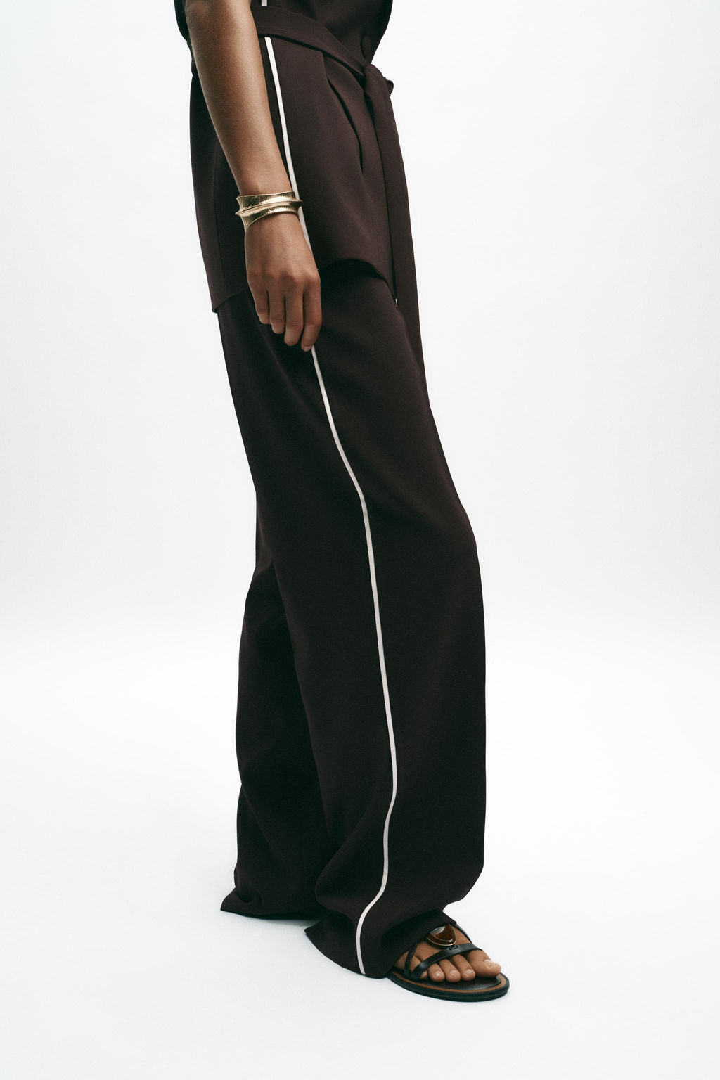 STRAIGHT-LEG TROUSERS WITH SIDE STRIPE