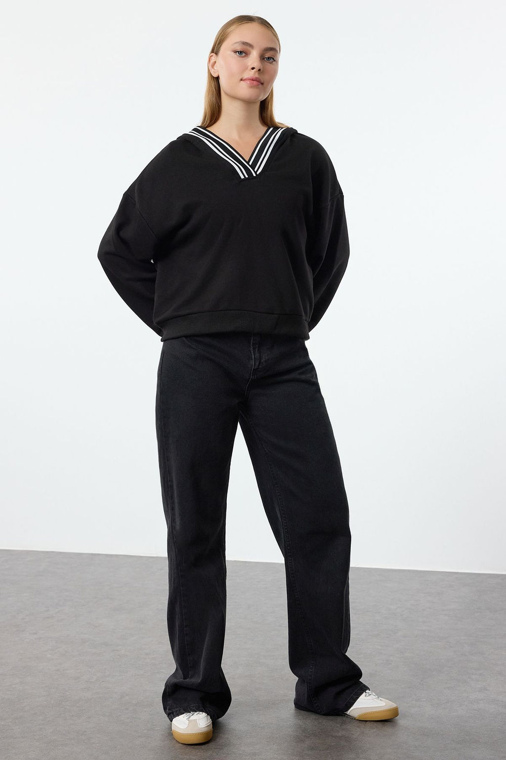 Siyah Overize Kal?p Kal?n Ici Polarl? Kapusonlu Triko Bant Detayl? Orme Sweatshirt TWOAW25SW00144 - Trendyolmilla фото 2