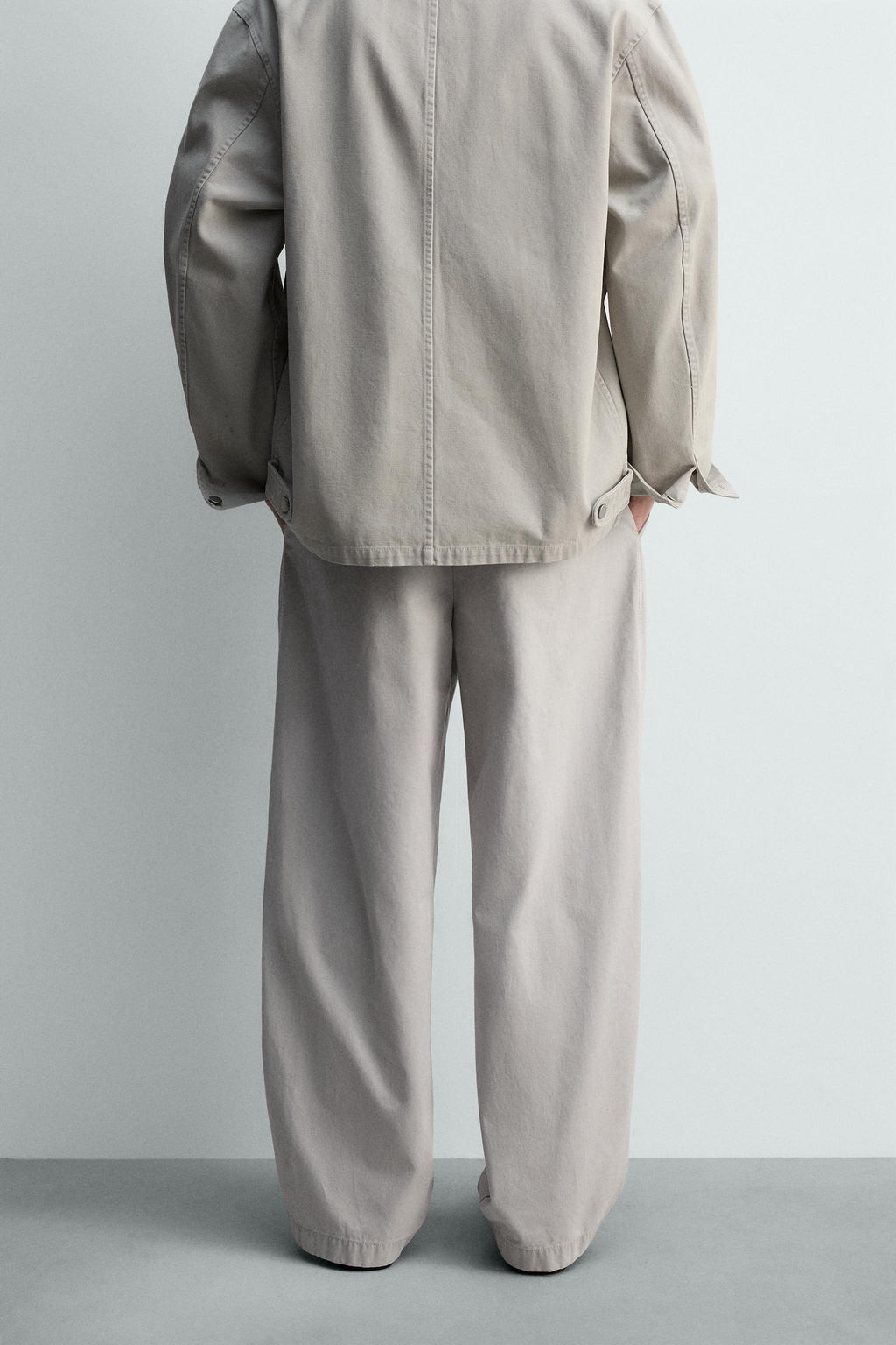 PANTAL?N RELAXED FIT PLIEGUES LIMITED EDITION / Gris perla - Zara фото 3