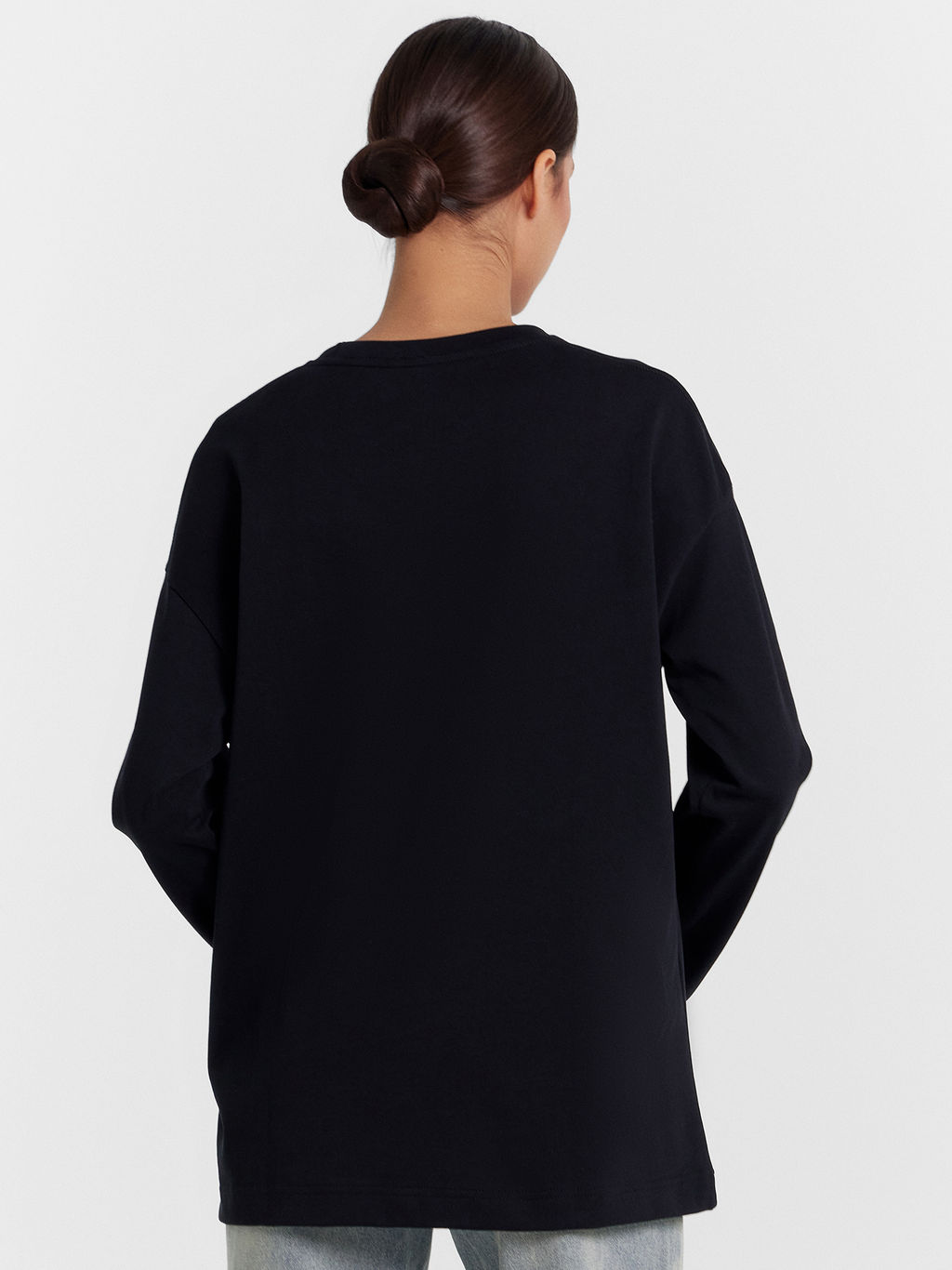 Джемпер женский черный с цветочным орнаментом