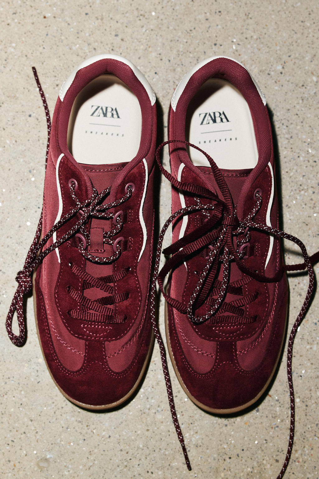 CONTRAST TRAINERS