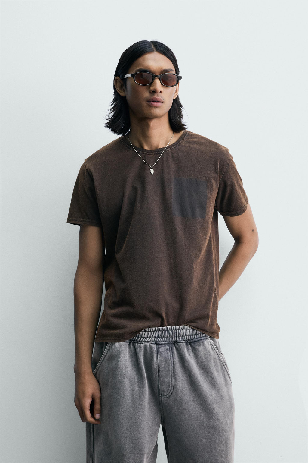 CAMISETA LAVADA TEXTO ESTAMPADO / Marr?n