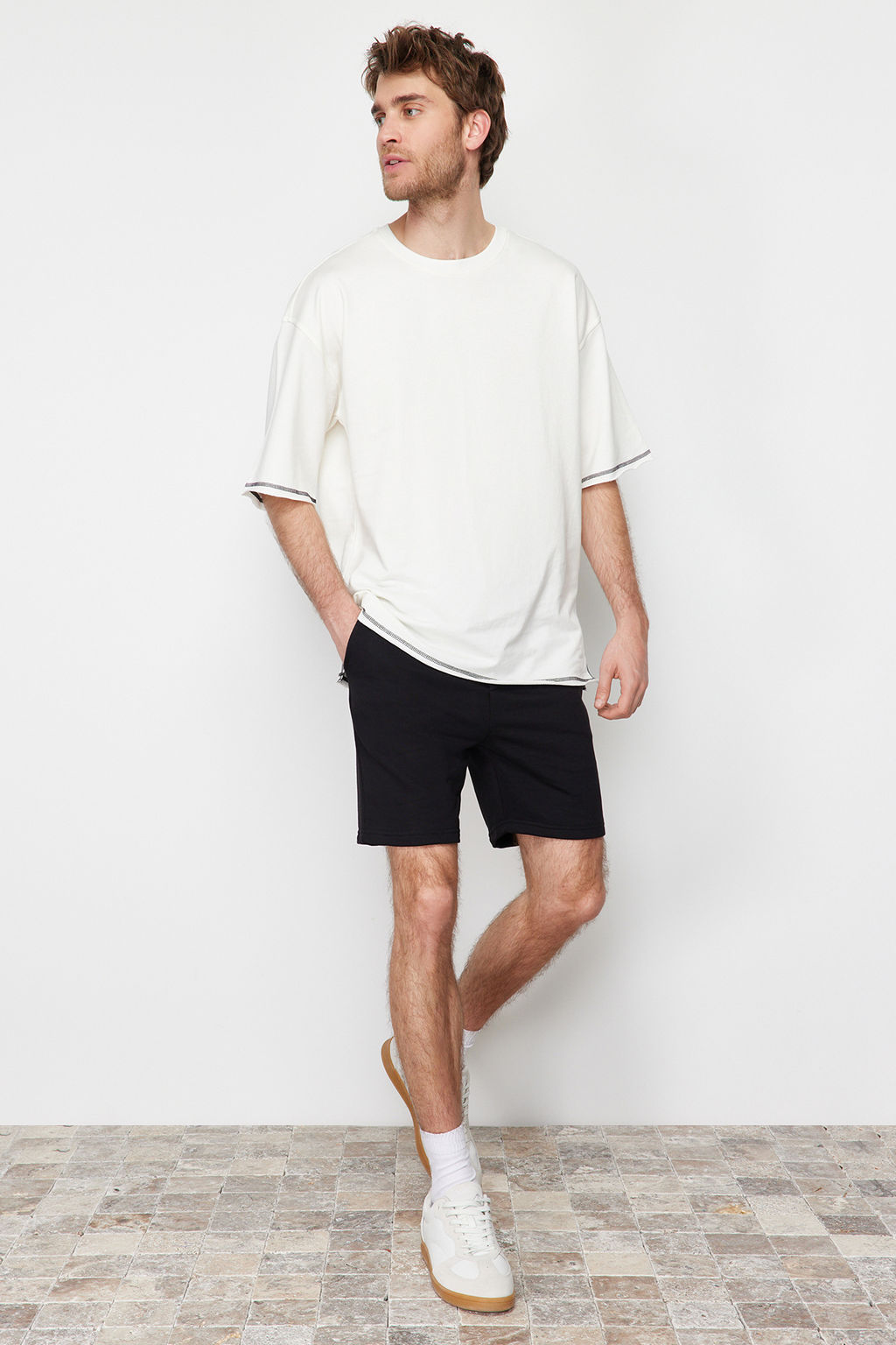 TRENDYOL MAN Siyah Regular/Normal Kesim Basic Sort TMNSS24SR00026 - Trendyolmilla фото 2