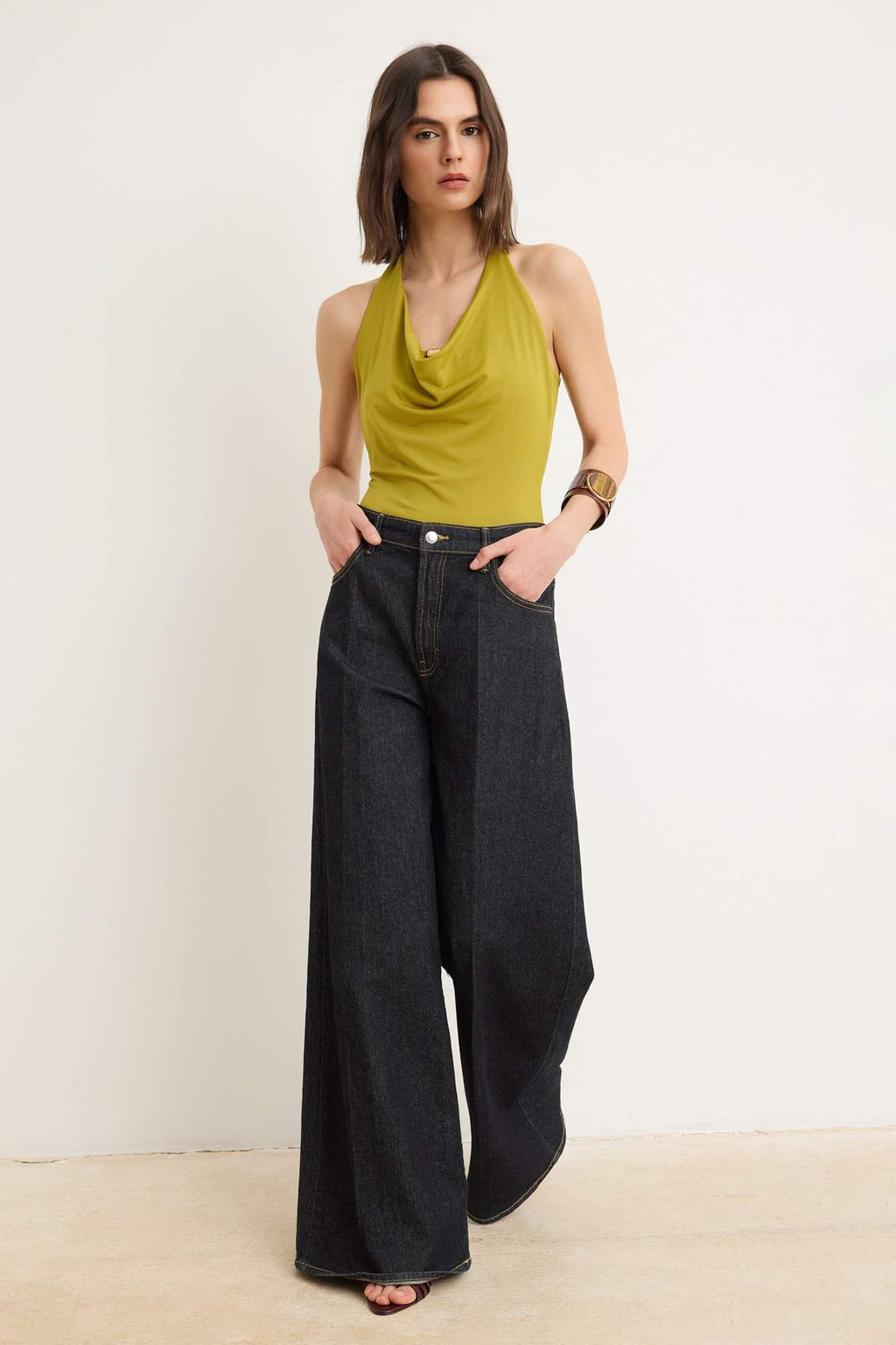 Siyah Duz Fitted Boyundan Baglamal? Kolsuz Aksesuar Detayl? C?tc?tl? Esnek Orme Body TWOSS26BD00025 - Trendyolmilla фото 6