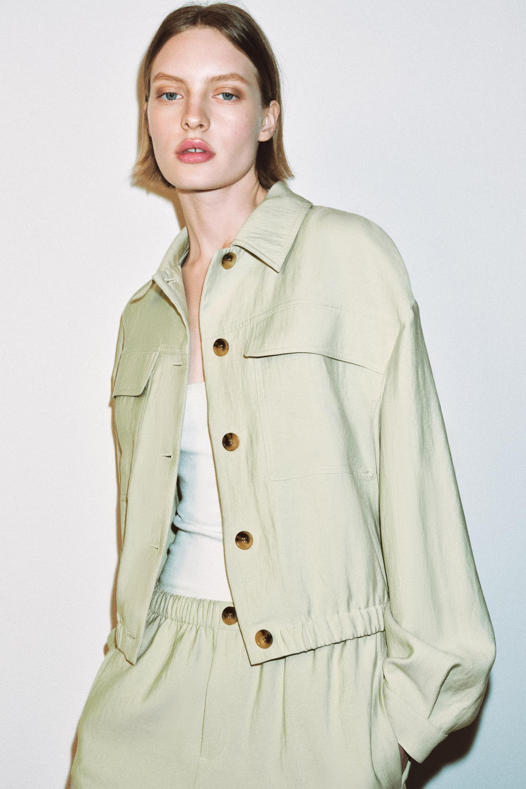 CHAQUETA CORTA BOLSILLOS SOLAPA / Verde agua - Zara фото 3