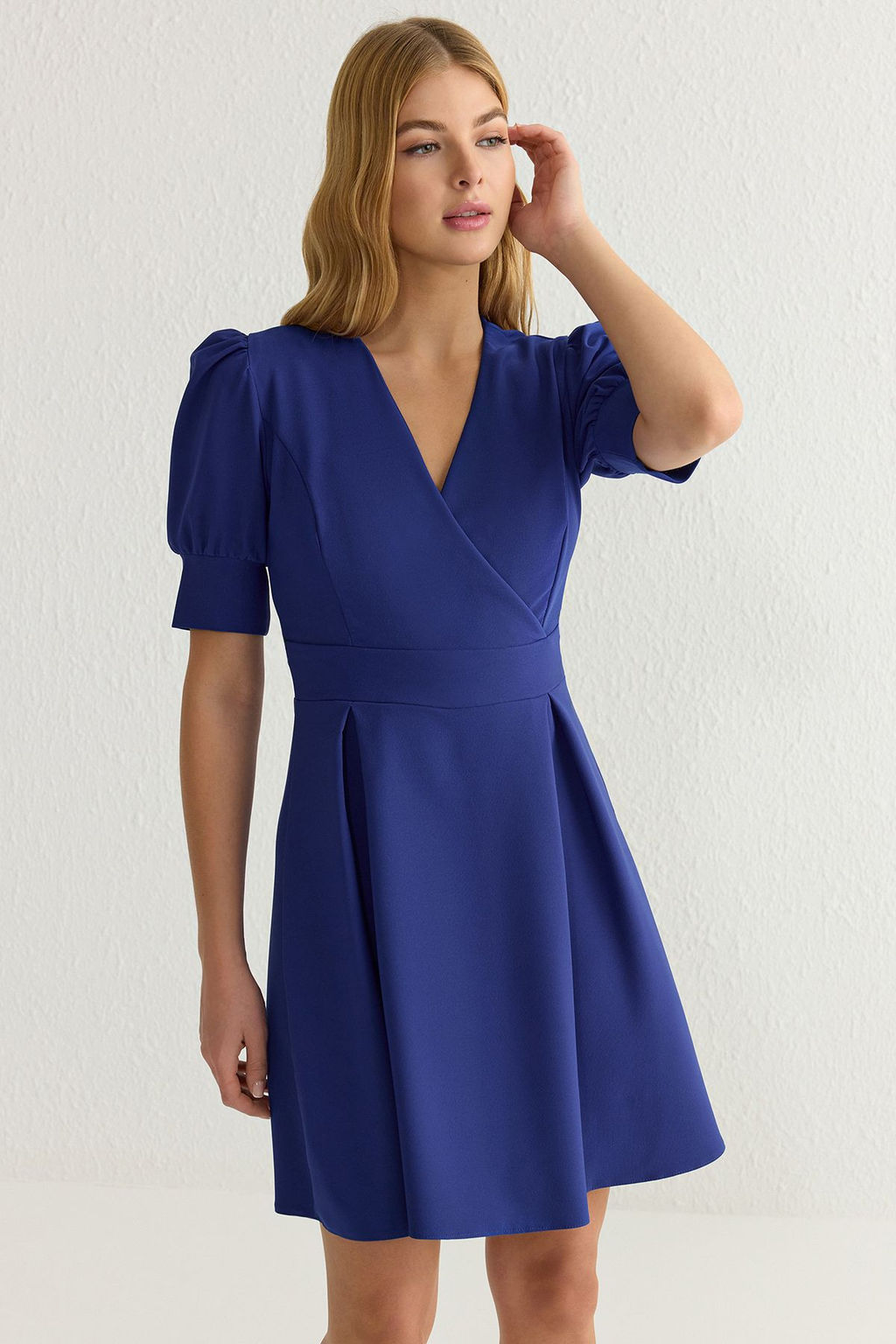 TRENDYOLMILLA Ekru Kruvaze Yaka Skater/Belden Ac?lan Mini Dokuma Elbise TWOSS20EL1639