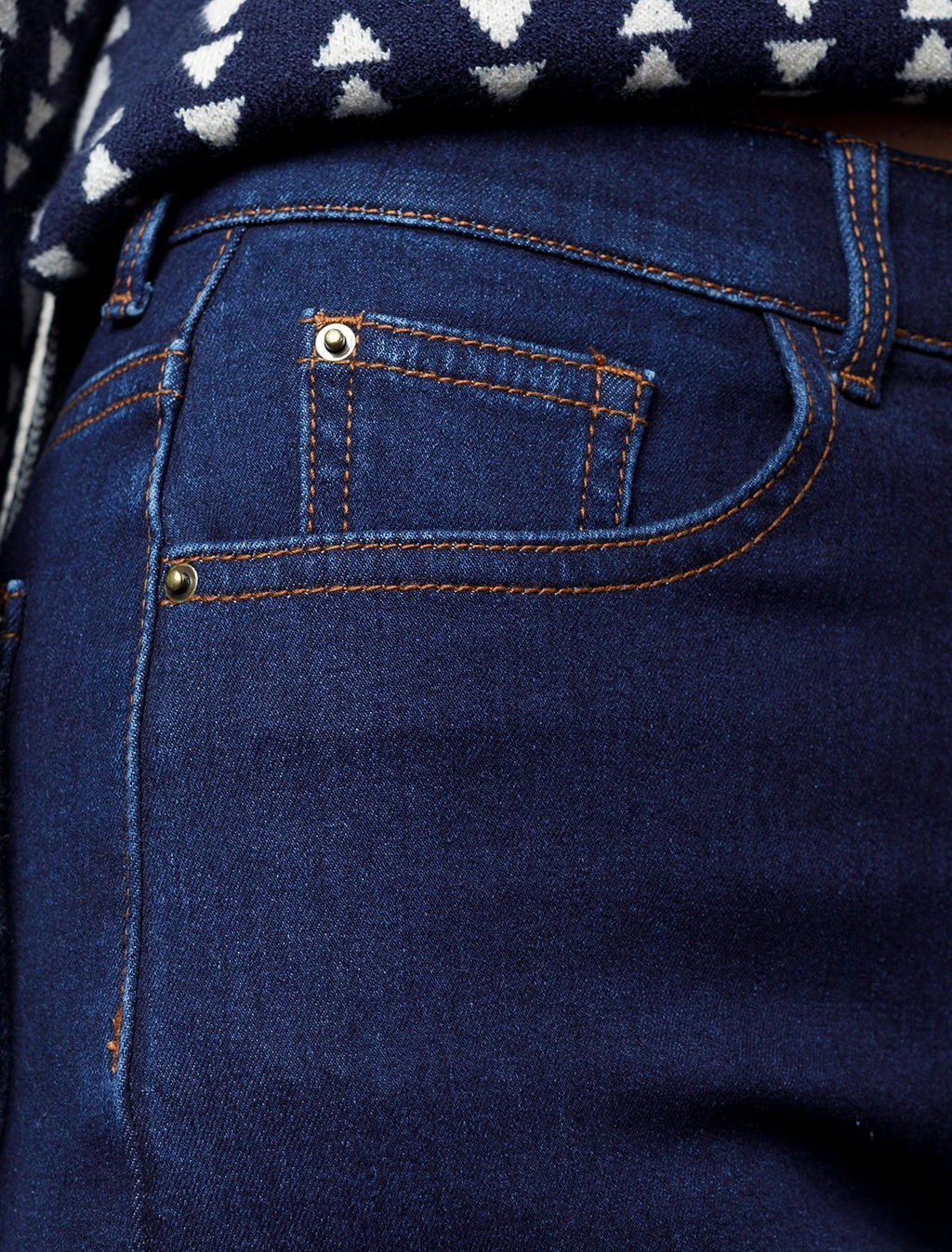 Джинсы mom-fit из эластичного денима на флисе