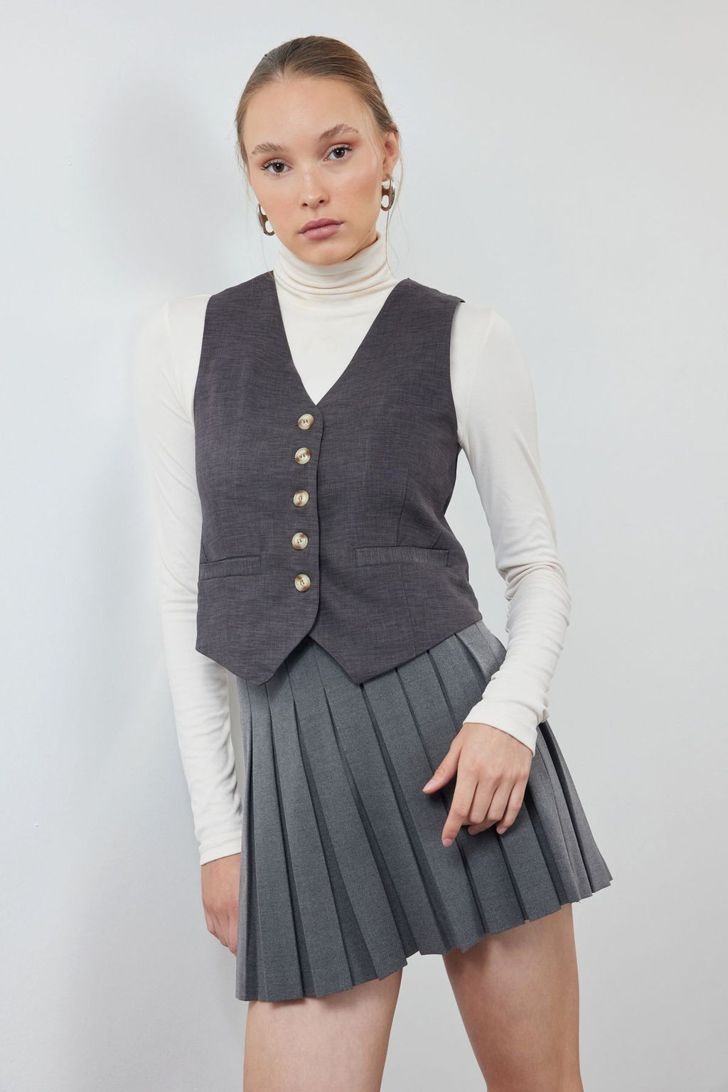 TRENDYOLMILLA Antrasit Basic Duz/ Crop Regular Dokuma Yelek TWOAW25YE00058 фото 2