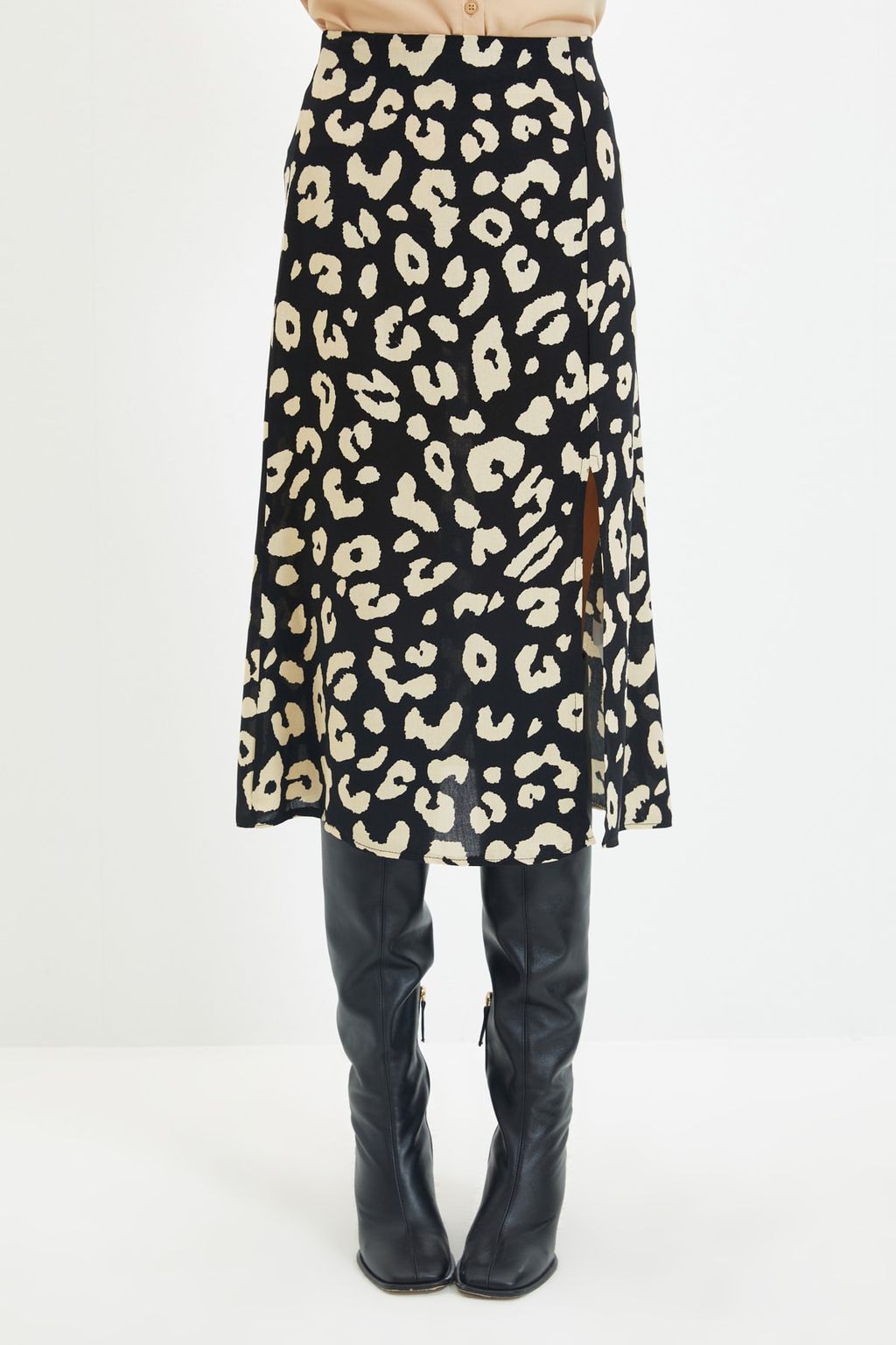 TRENDYOLMILLA Siyah Y?rtmacl? Detayl? Viskon Kumasl? Hayvan Desenli Midi Dokuma Etek TWOAW22ET0447 фото 13