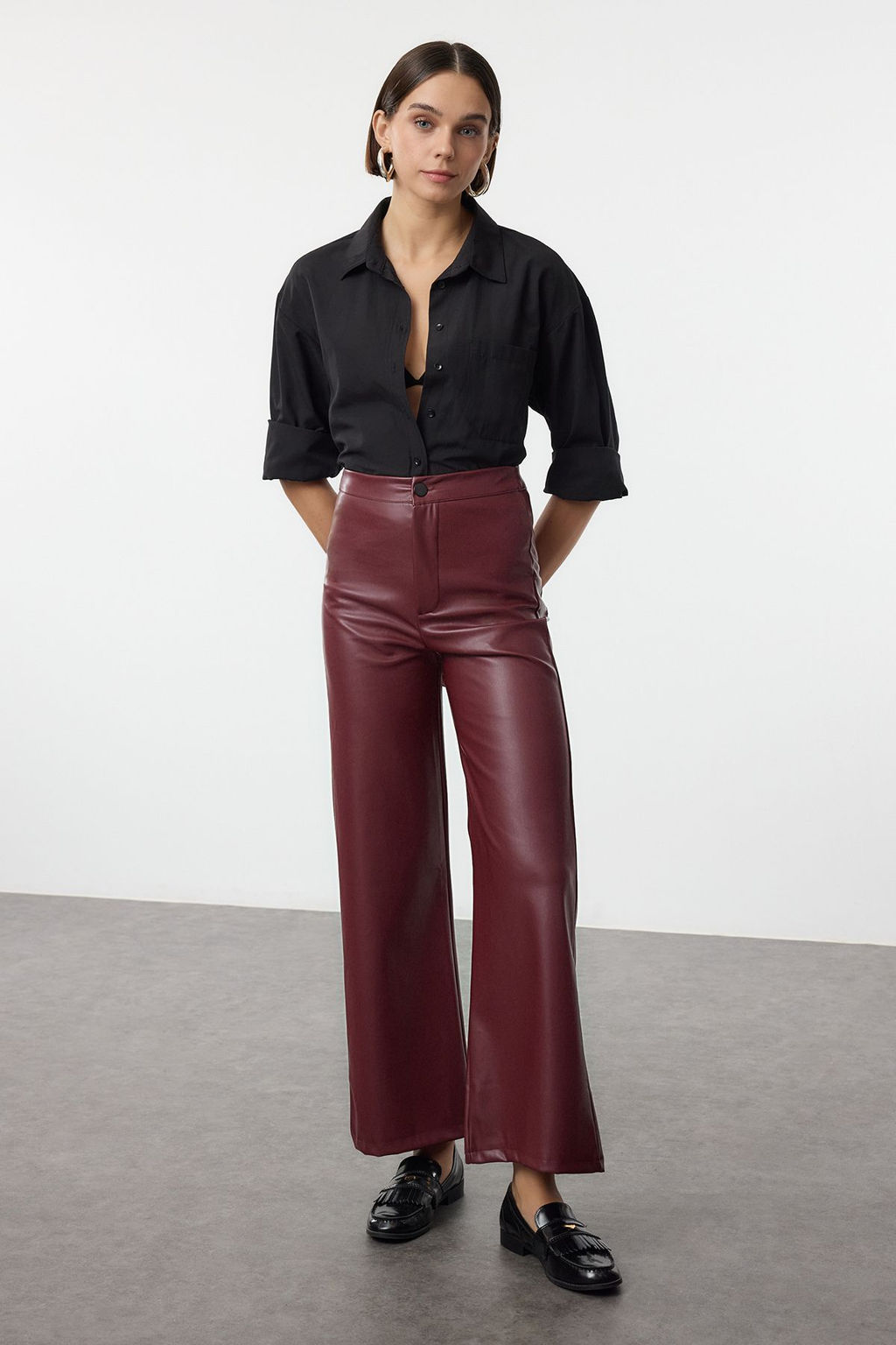 TRENDYOLMILLA Siyah Suni Deri Wide Leg Cep Detayl? Orme Pantolon TWOAW24PL00103