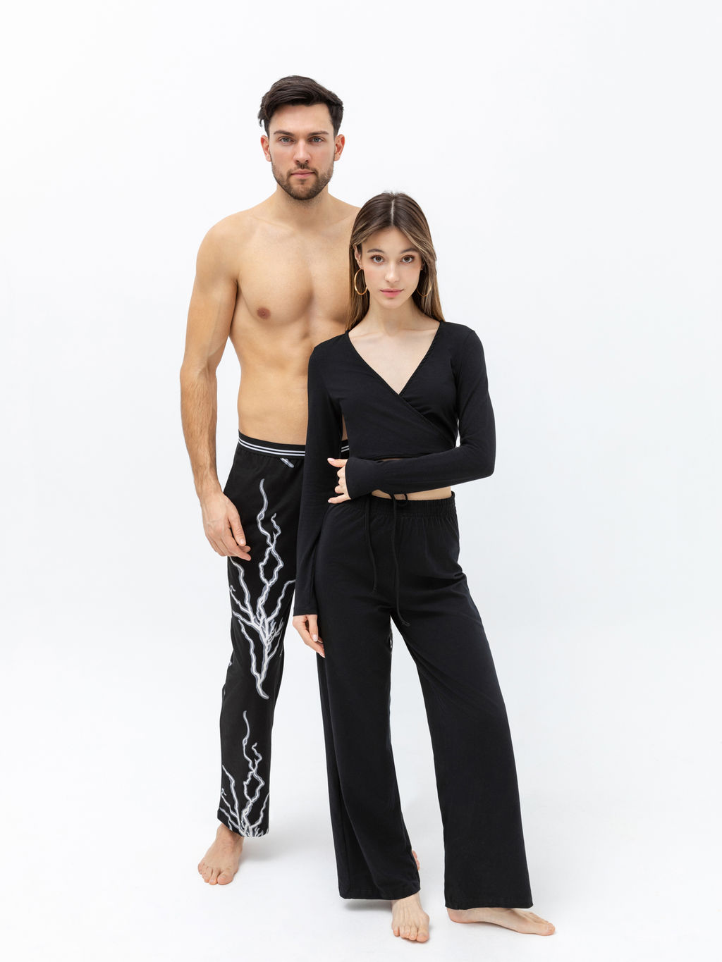 Комплект женский (джемпер, брюки) в черном цвете черный 592518 - Mark formelle фото 2