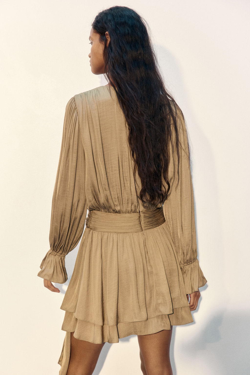 Vestido drapeado con detalle de nudo - H&m фото 5
