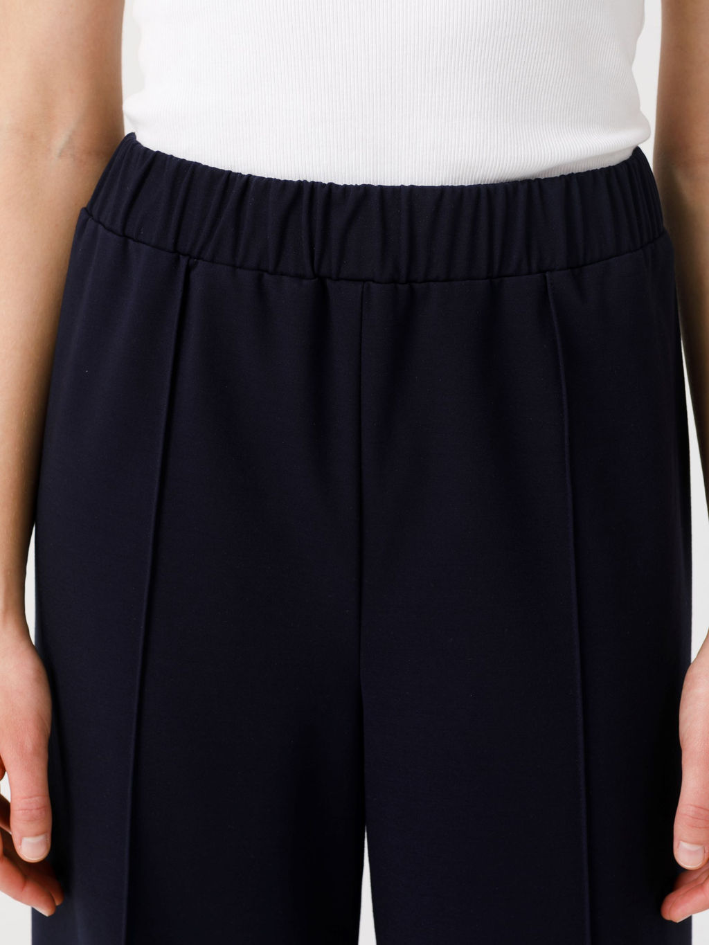 Комплект из футболки и брюк