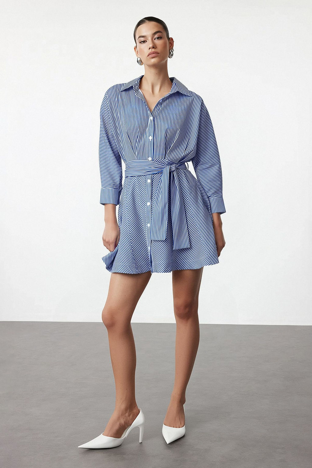 TRENDYOLMILLA Mavi Kusakl? Cizgili Mini Dokuma Gomlek Elbise TWOAW25EL00154  фото 12