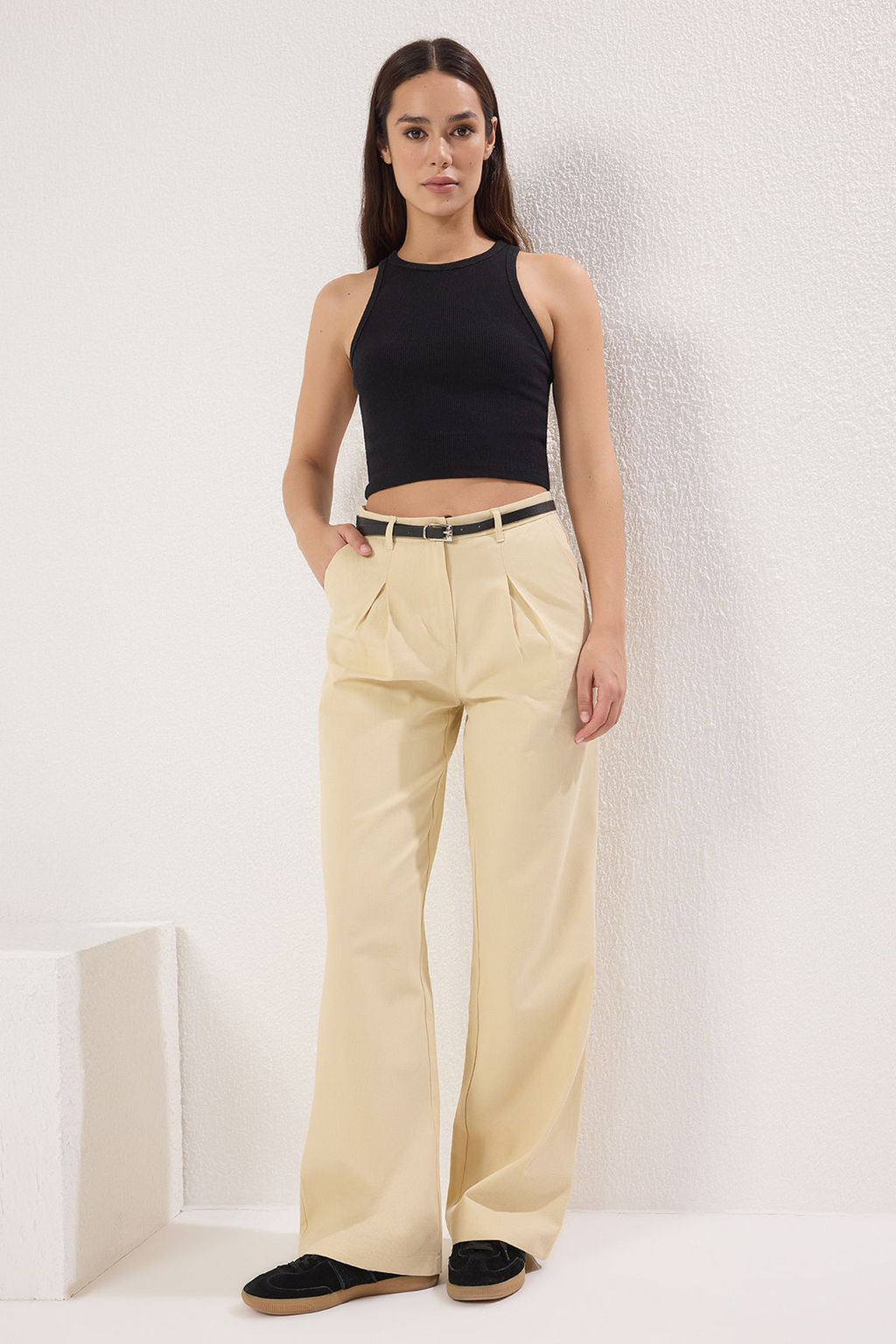 TRENDYOLMILLA Beyaz Kemerli Pamuklu Dokuma Pantolon TWOSS25PL00024  фото 14