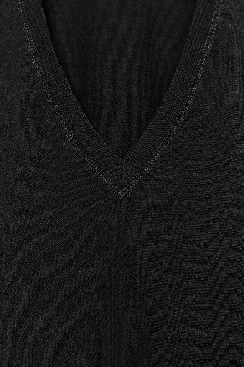 CAMISETA ESCOTE PICO ALGOD?N / Negro - Zara фото 7