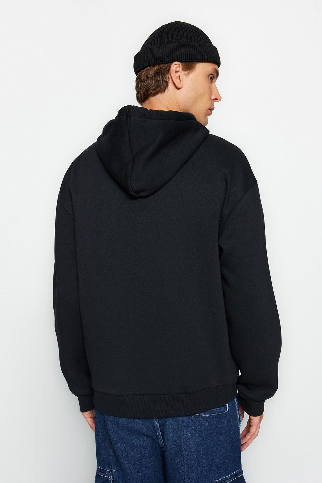 TRENDYOL MAN Siyah Oversize/Genis Kesim Kapusonlu Cepli Y?lbas? Temal? Sweatshirt TMNAW23SW00110 - Trendyolmilla фото 6