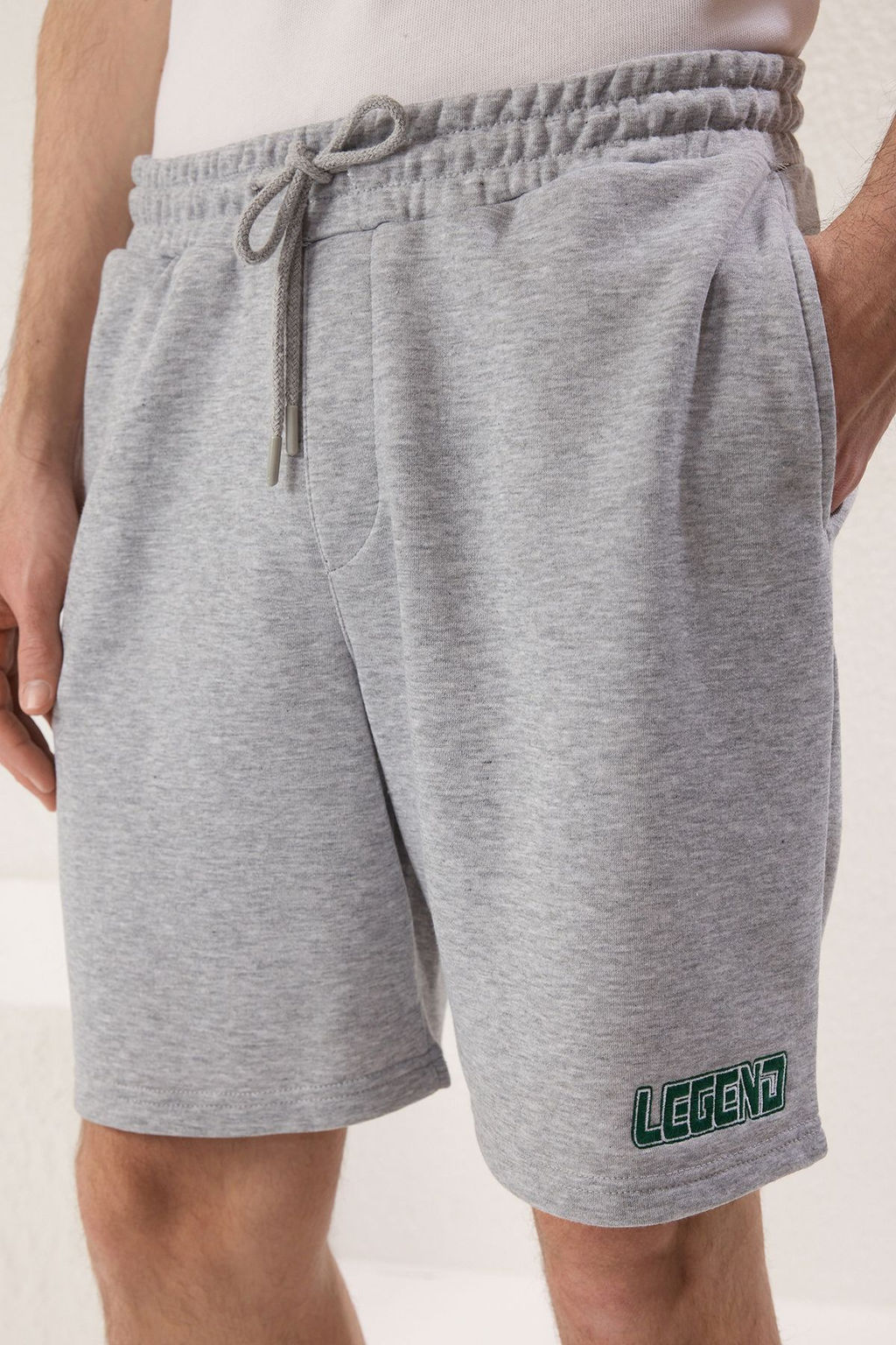 TRENDYOL MAN Gri Melanj Oversize/Genis Kesim Legend Nak?sl? Sort & Bermuda TMNSS25SR00043