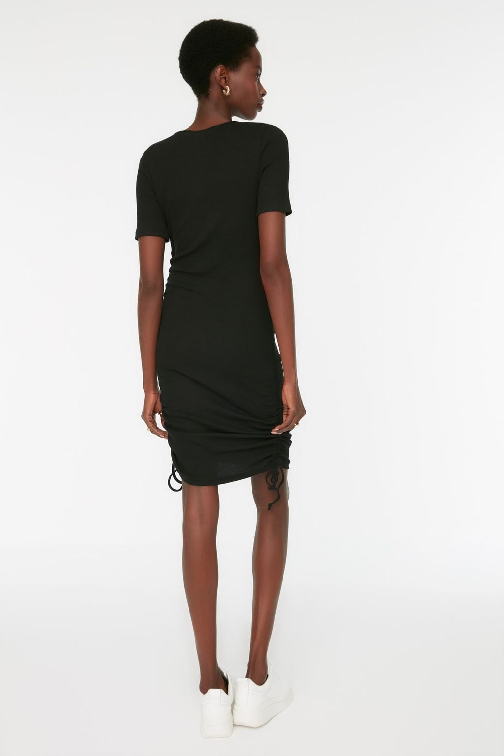 Siyah Buzgu Detayl? Vucuda Oturan Bisiklet Yaka Mini Fitilli Esnek Orme Elbise TWOSS21EL0118 - Trendyolmilla фото 6