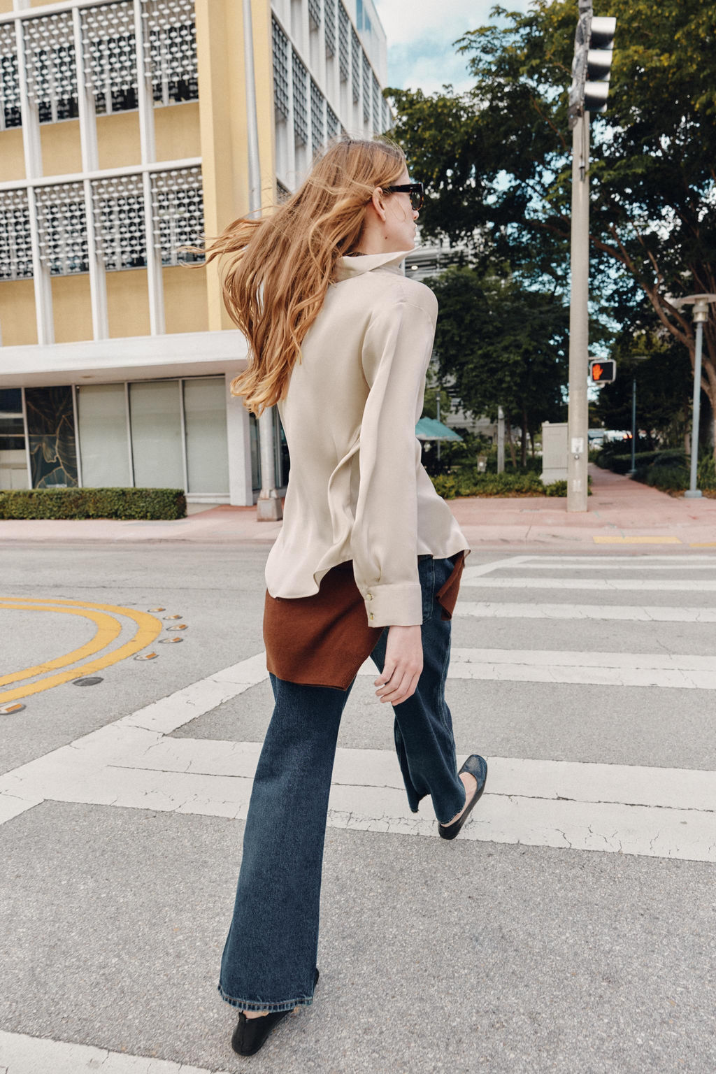 ASYMMETRIC HEM SATIN SHIRT - Zara фото 3