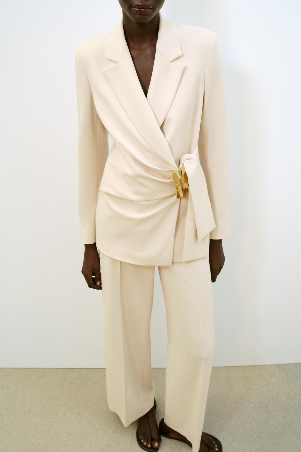 DOUBLE-BREASTED BLAZER WITH BUCKLE - Zara фото 2