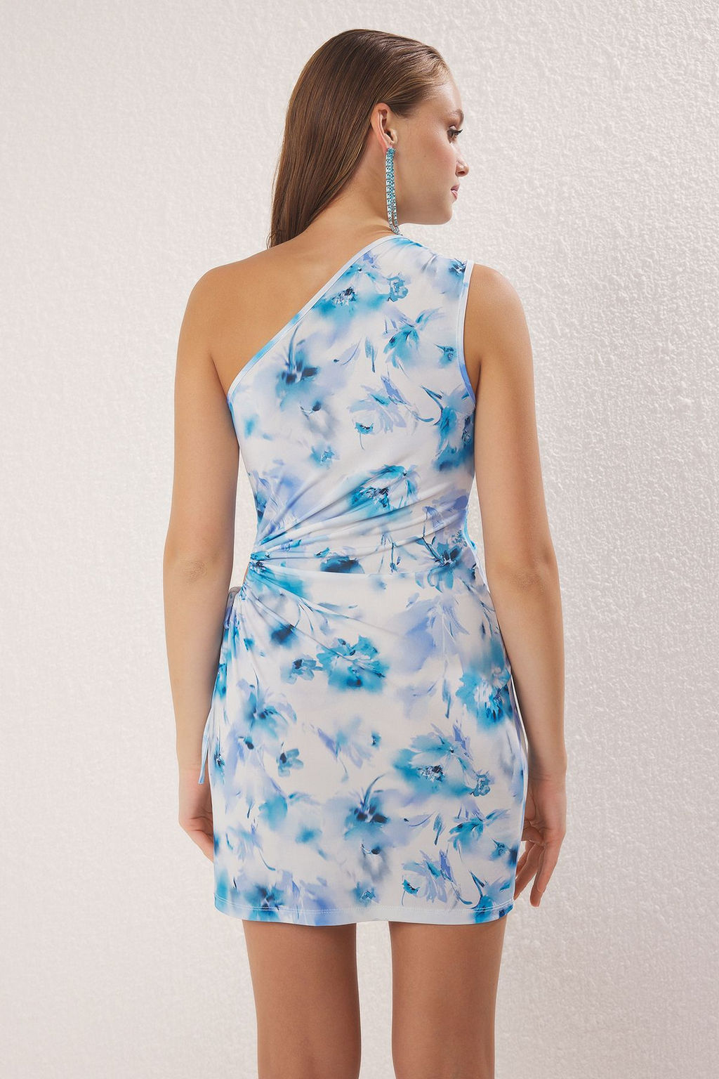 TRENDYOLMILLA Cok Renkli Cicek Desenli Vucuda Oturan Cut Out/Pencere Detayl? Orme K?sa S?k Elbise TPRSS23EL00154  фото 43