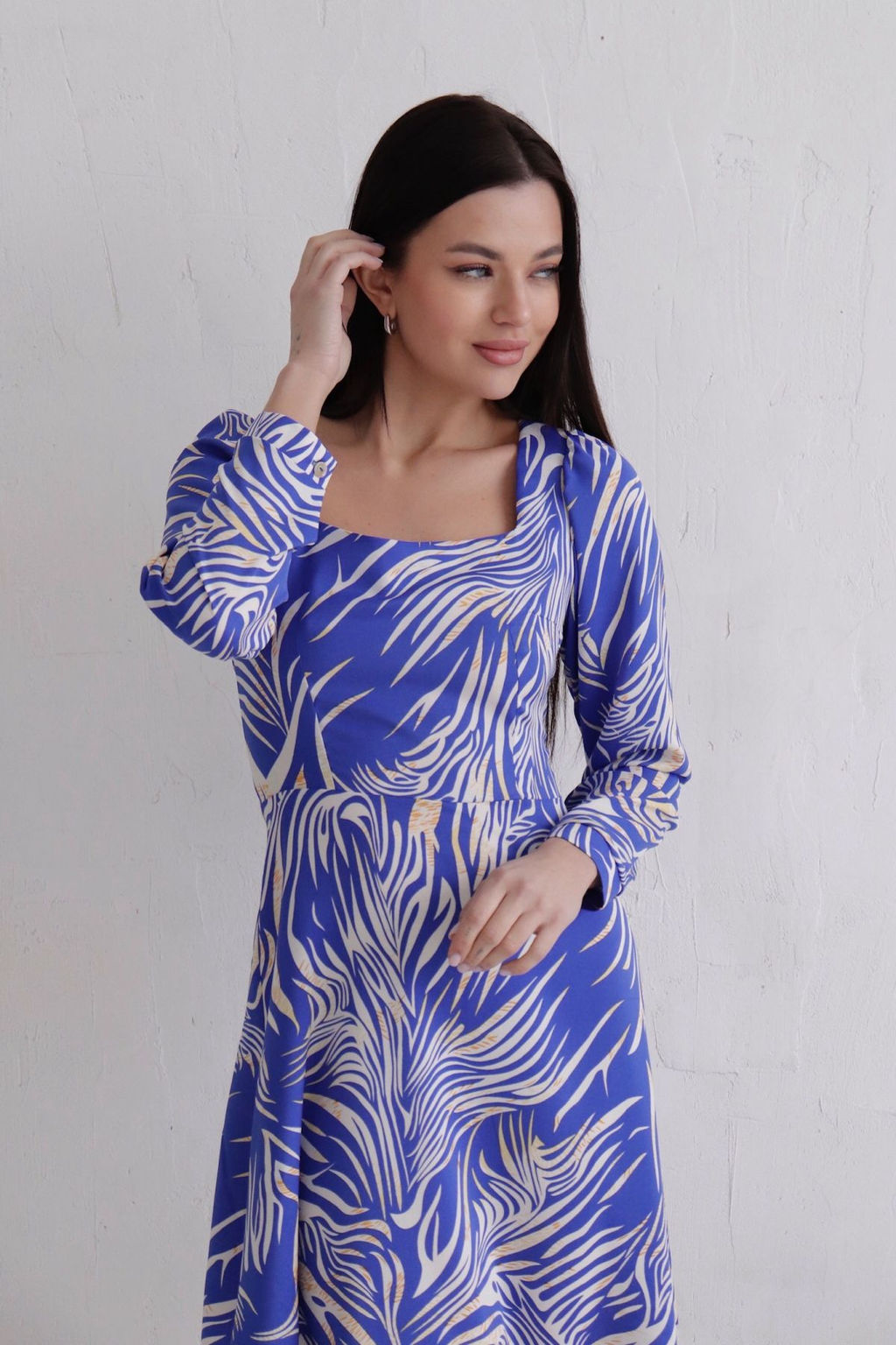 Платье с вырезом каре синее с принтом - Martichelli фото 11