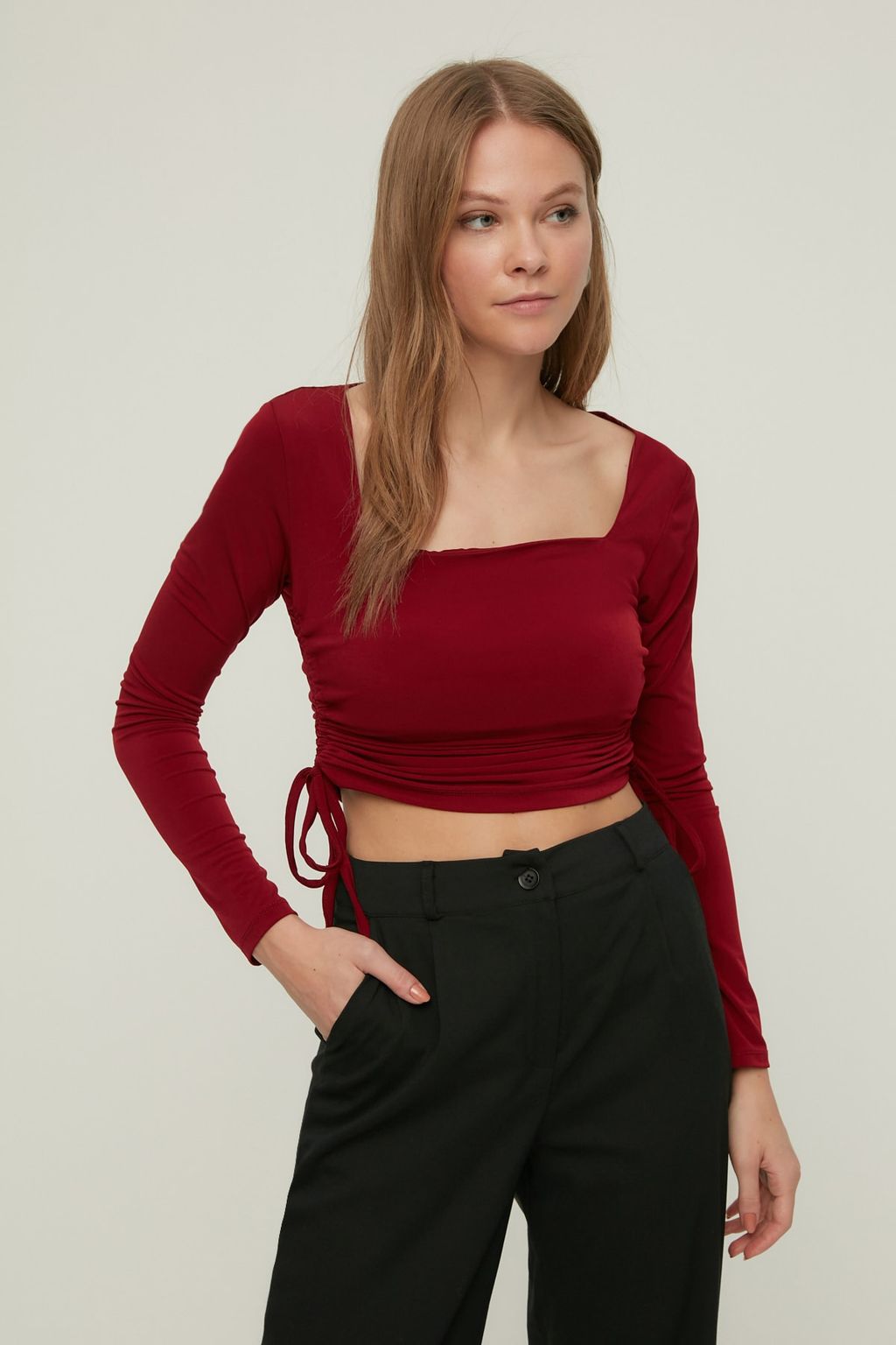 Trendyolmilla Lacivert Kare Yaka Buzgu Detayl? Fitted/Vucuda Oturan Crop Esnek Orme Bluz TWOAW22BZ0263