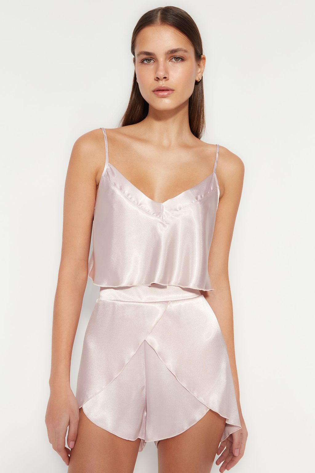 Trendyolmilla Pudra Saten Ip Ask?l? Sortlu Dokuma Pijama Tak?m? THMSS23PT00097