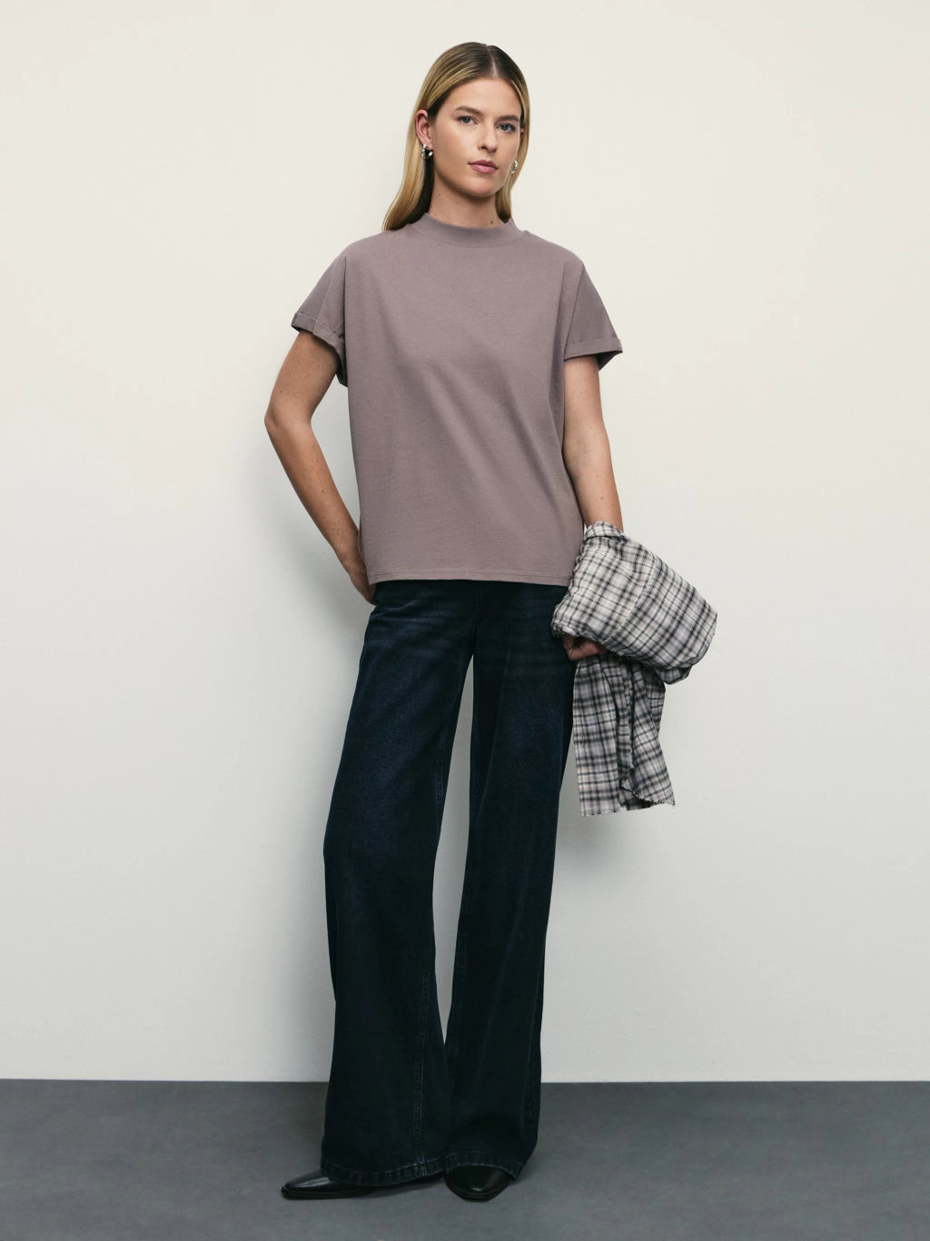 Футболка со спущенным плечом из хлопка / Zarina  фото 2