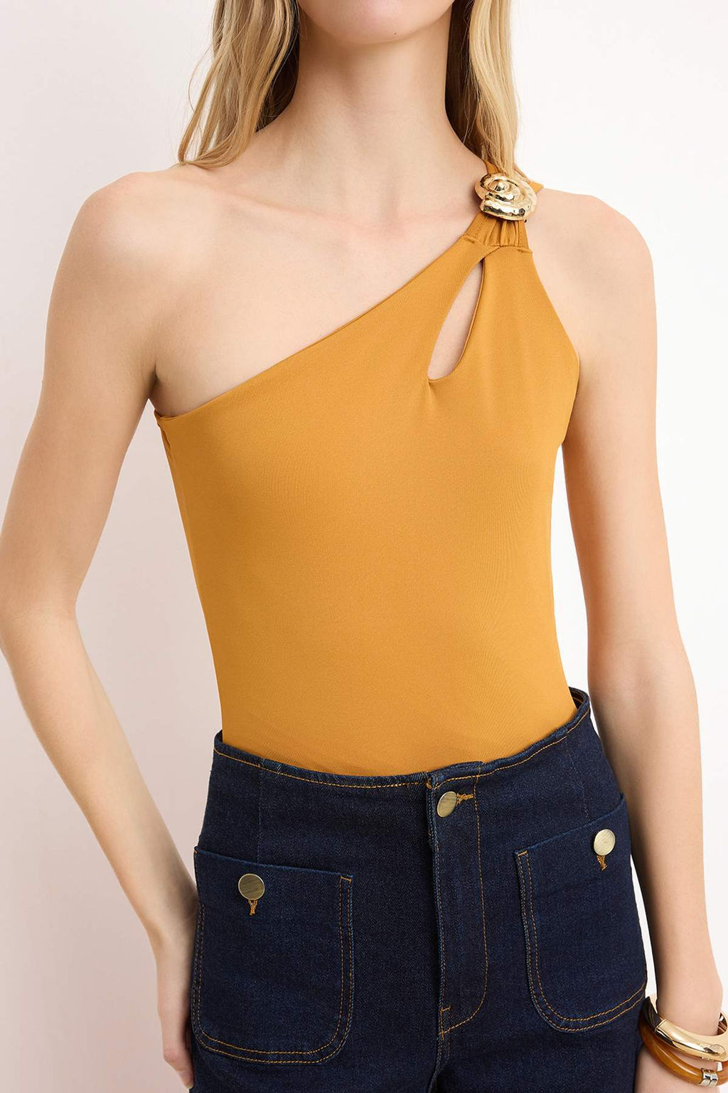 Siyah Vucuda Oturan Asimetrik Yaka Aksesuar Detayl? C?tc?tl? Esnek Orme Body TWOSS26BD00010 - Trendyolmilla фото 7