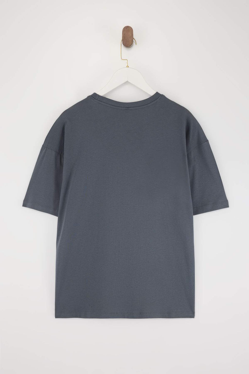 Antrasit Oversize/Genis %100 Pamuk Bisiklet Yaka Cepli T-Shirt TMNSS26TS00016