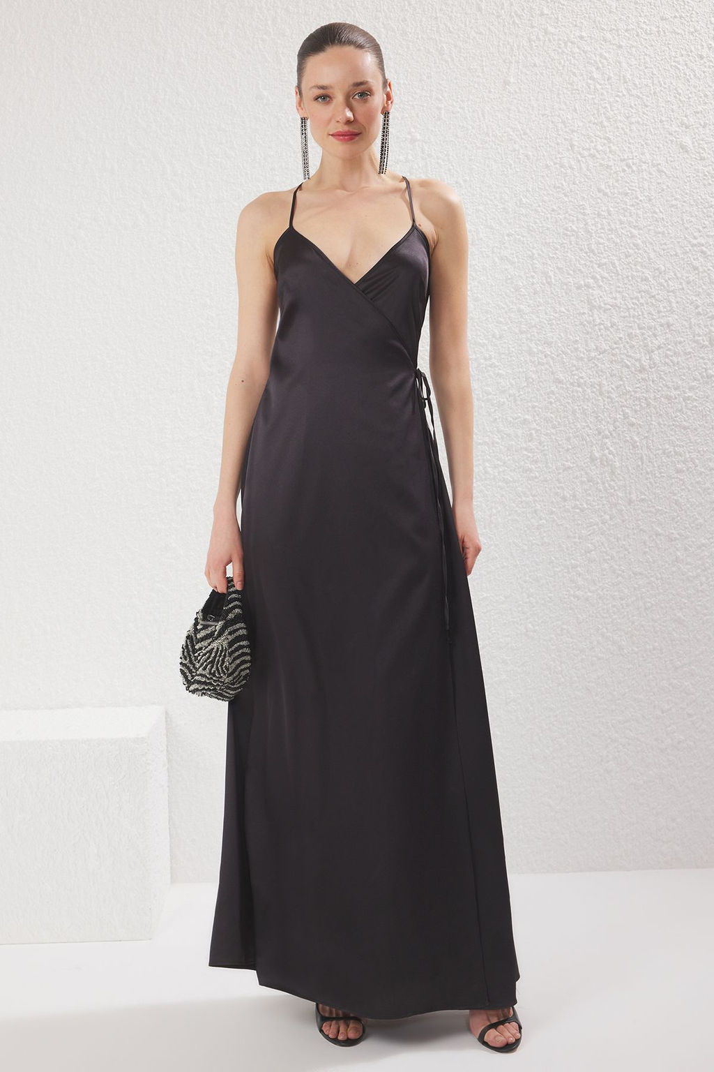 TRENDYOLMILLA Siyah A-Kesim Saten Dokuma Uzun S?k Abiye & Mezuniyet Elbise TPRSS25AE00108  фото 6