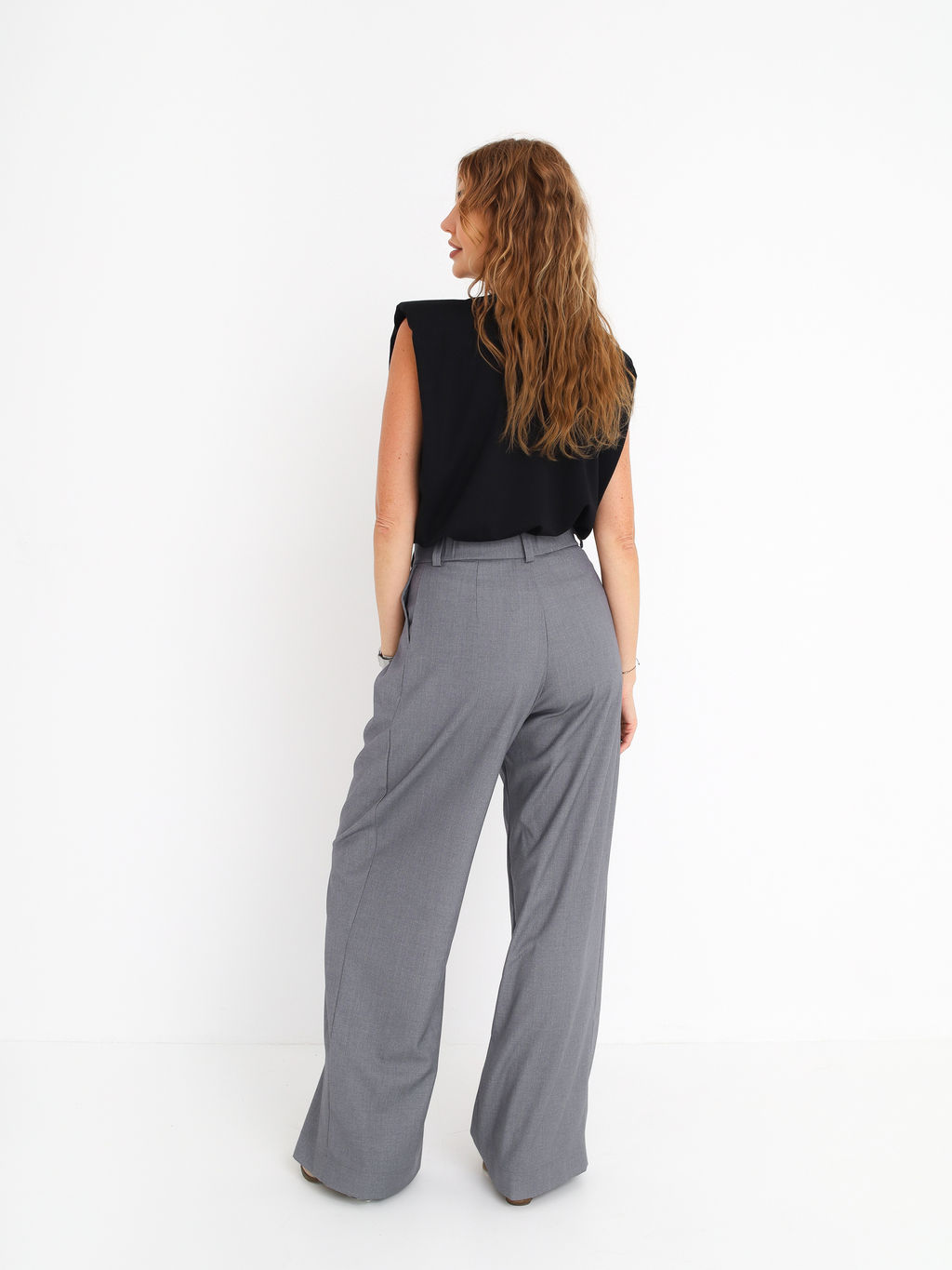 Футболка с подплечниками, черная - Inzibe фото 5