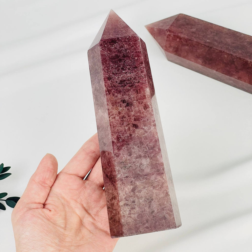 Кристалл из Клубничного кварца