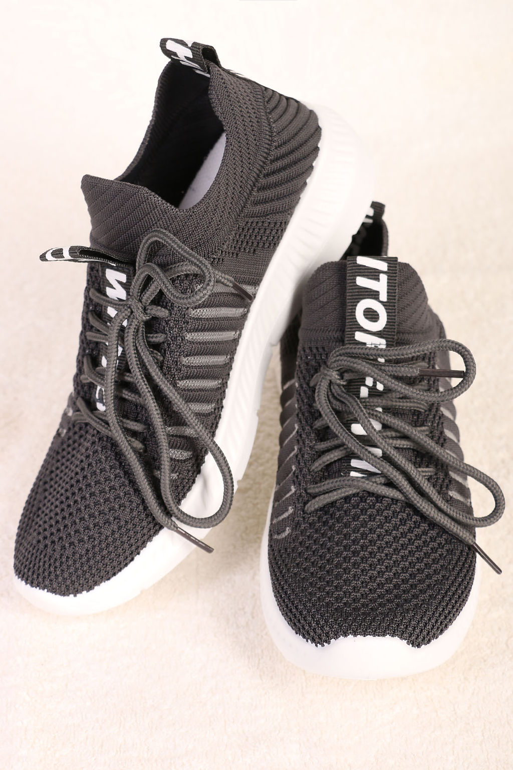 Слипоны женские на шнурках