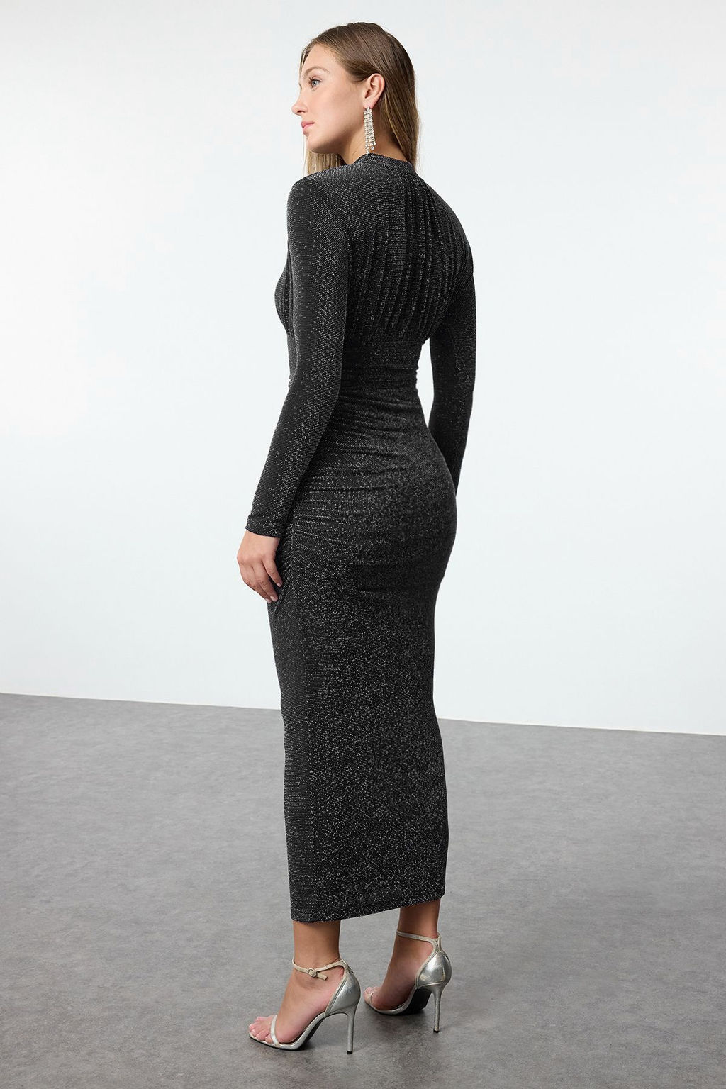 TRENDYOLMILLA Siyah Dekolte Detayl? Dokuma S?k Abiye Elbise TPRAW25EL00071  фото 10