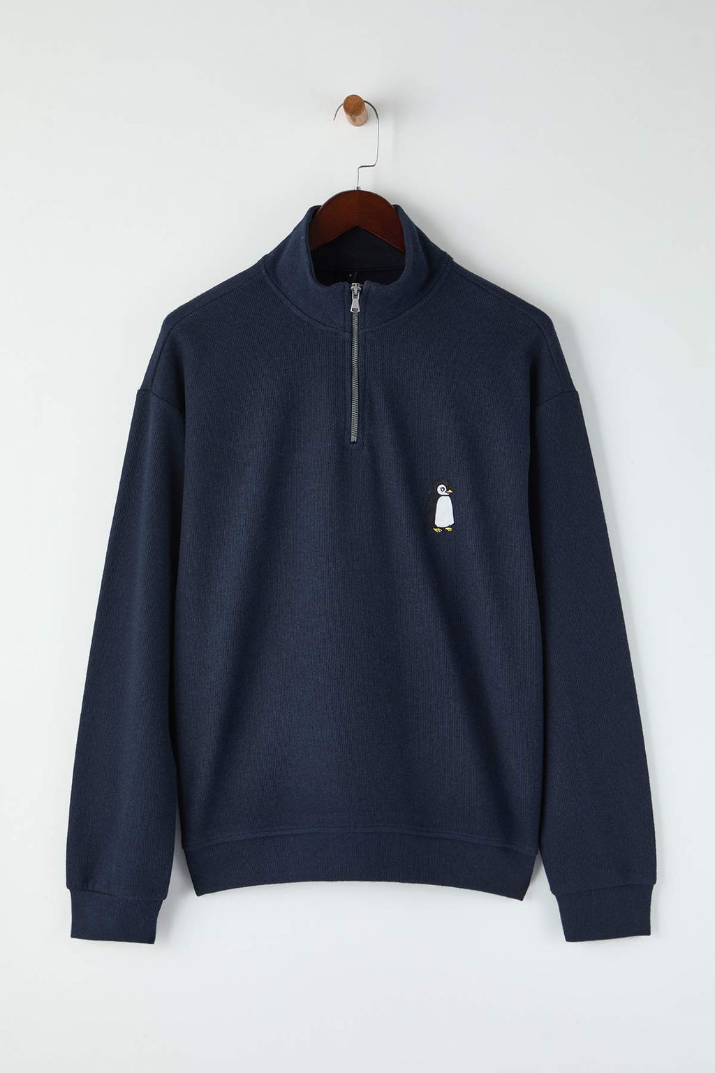 Lacivert Yeni Oversize/Genis Kesim Penguen Nak?sl? Dokulu Dik Yaka Sweatshirt TMNAW26SW00014