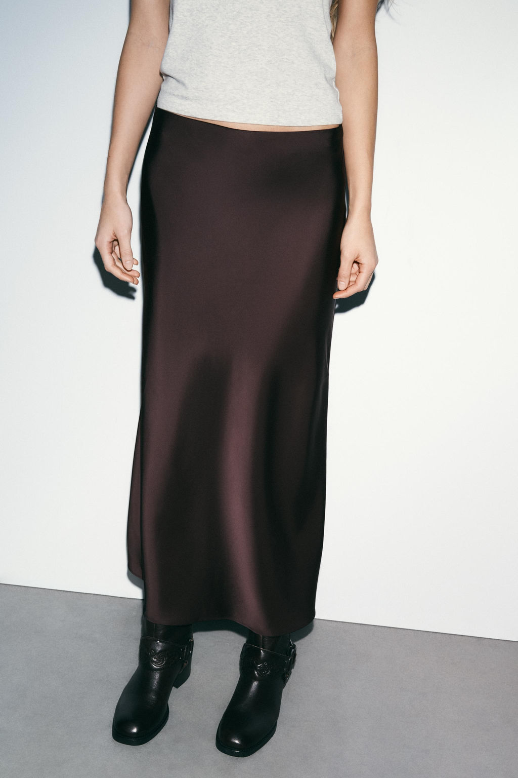 FALDA MIDI SATINADA / Berenjena oscuro - Zara фото 2